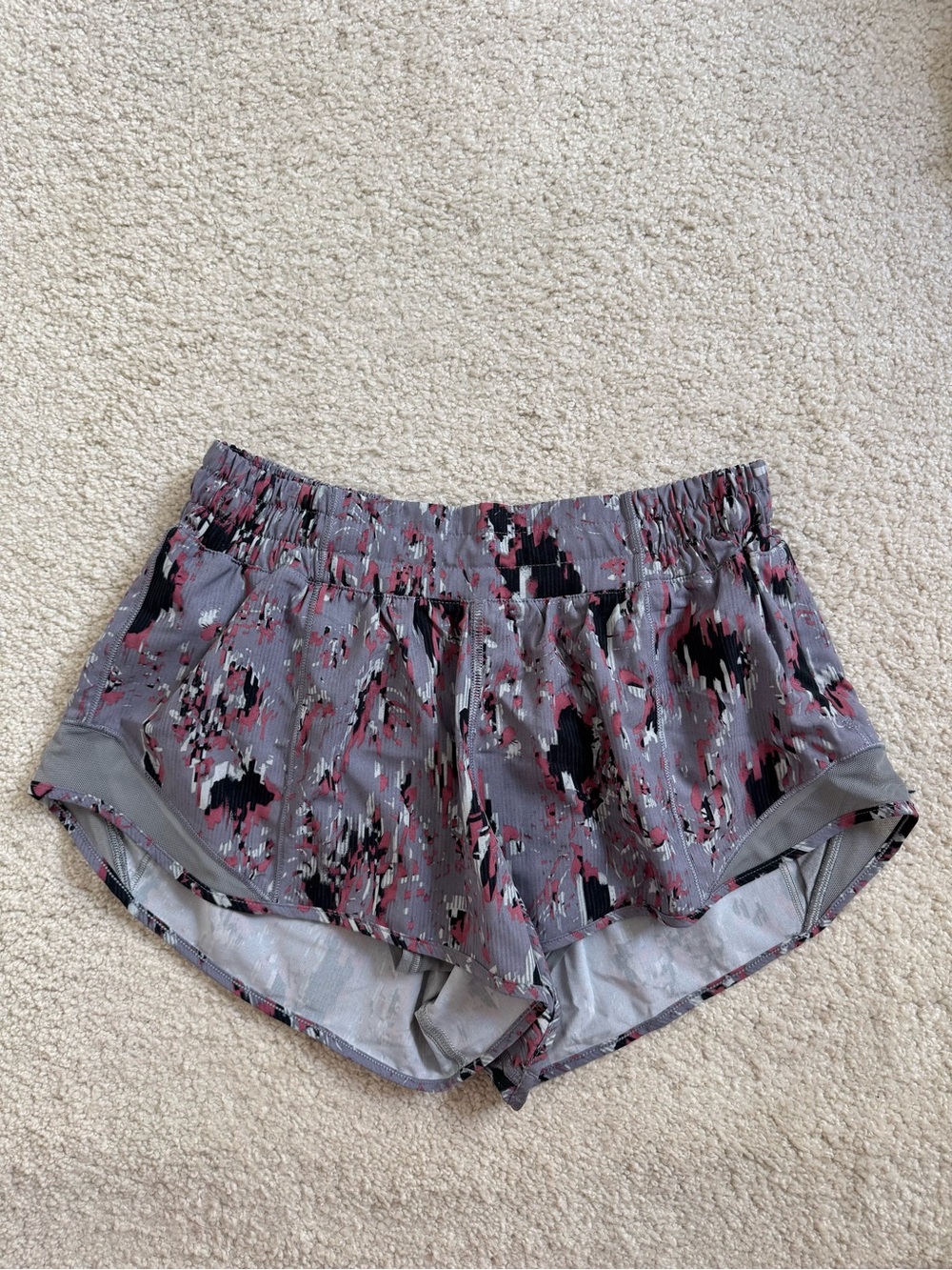 Lululemon - Hotty Hot Shorts - Low-Rise Running Shorts